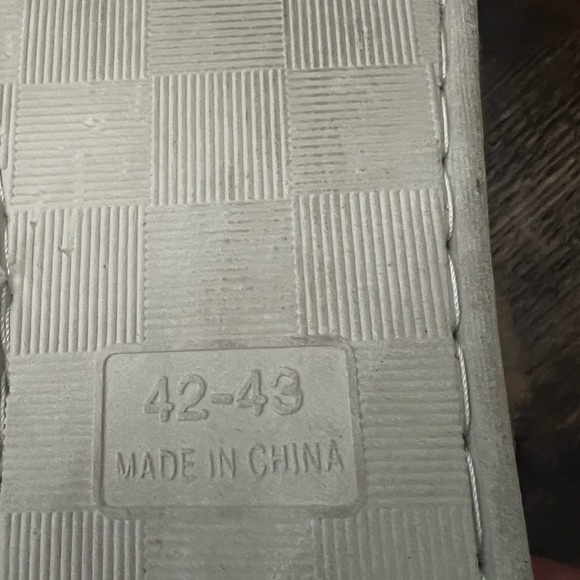 Slippers from Target size 42-43, size 10 - Picture 4 of 4